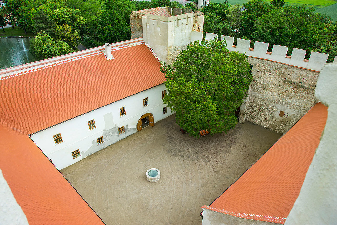 Burg Laa